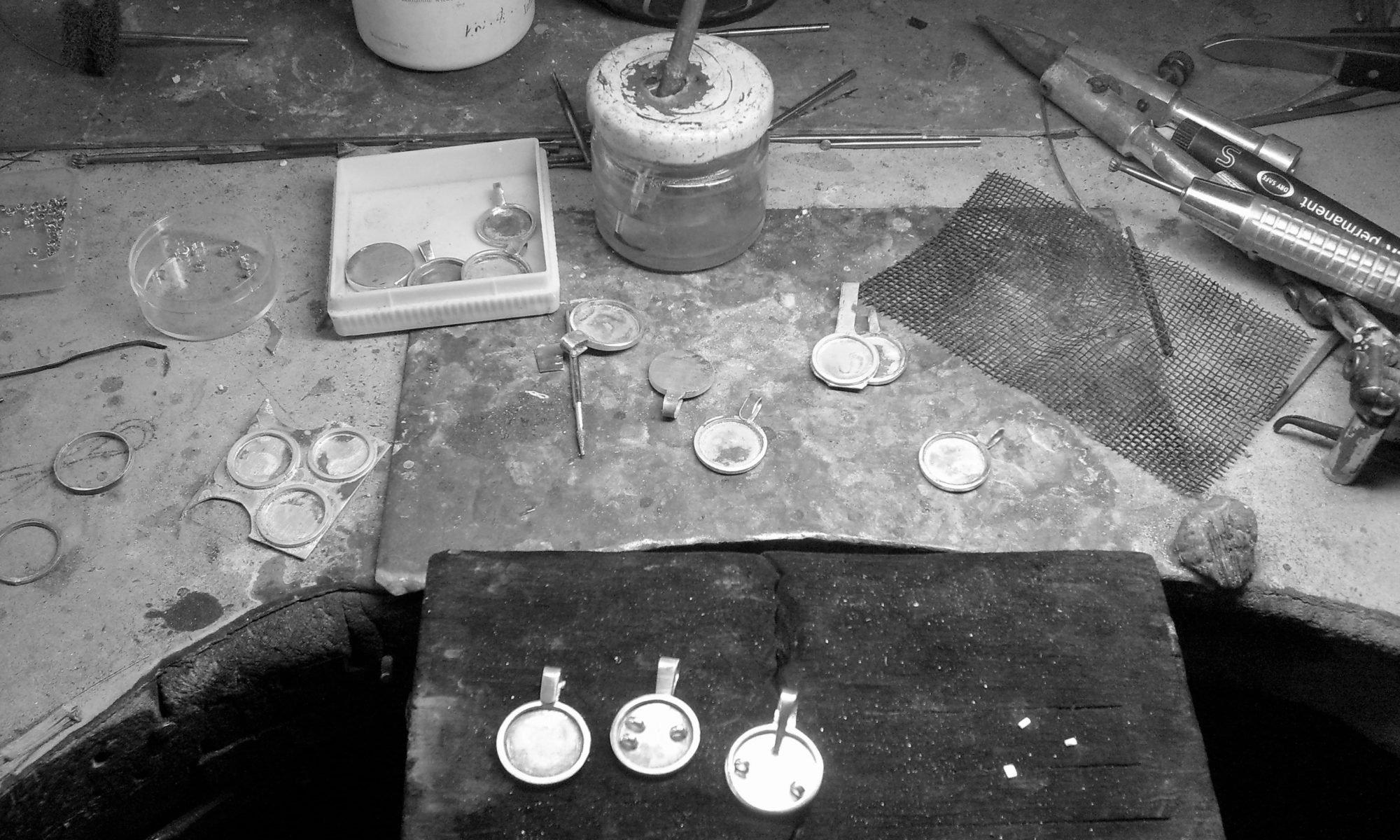 Schmuck mit Pferdehaaren Produktion